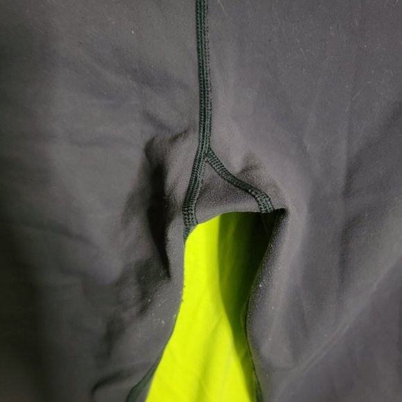 Lululemon Navy Crop Size 8 - Picture 3 of 5